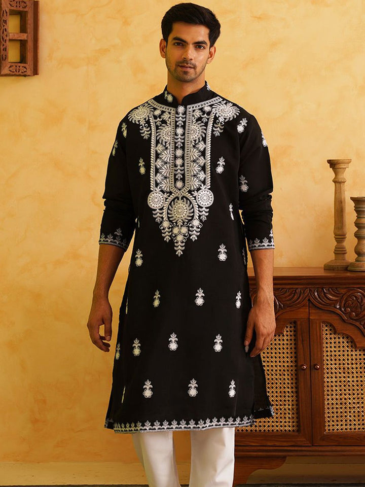 SOJANYA LUXE Floral Embroidered Regular Thread Work Pure Cotton Kurta with Pyjamas