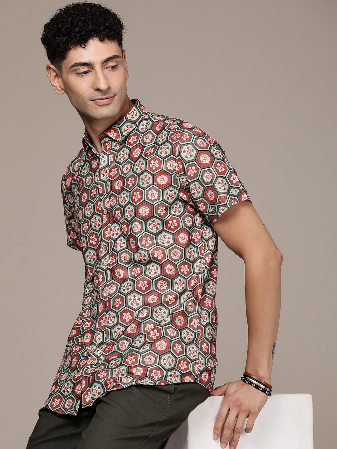 DENNISON Men Brown Comfort Floral Printed Casual Shirt