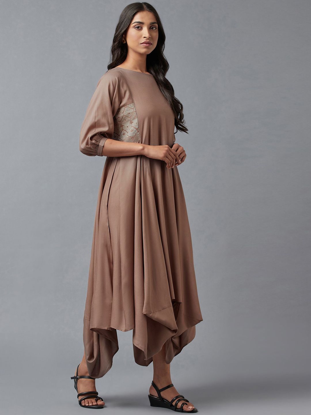 W Women Beige Geometric Embroidered Thread Work Kaftan Kurta