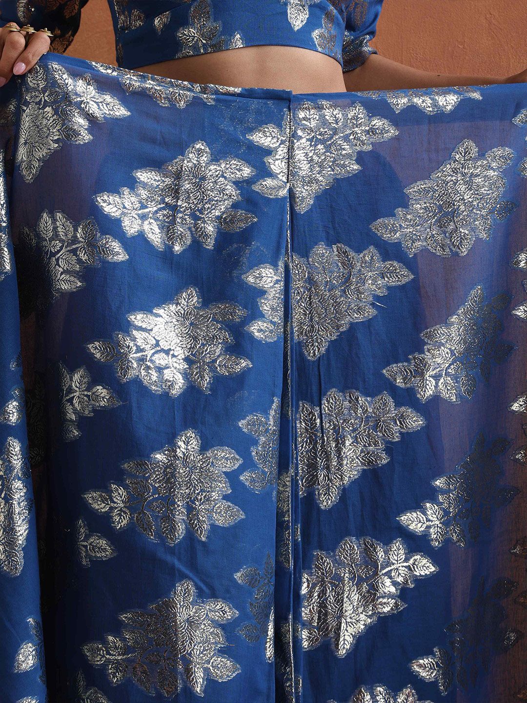 trueBrowns Floral Woven Design Zari Saree