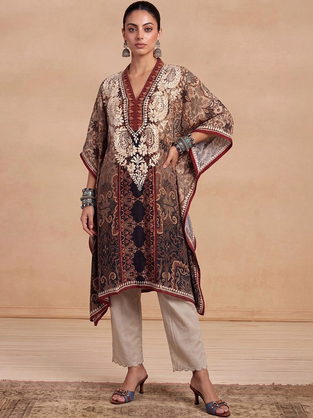 Rumah Wanita Chikankari Motif Etnik Bercetak Lengan Panjang Kerja Benang Crepe Kaftan Kurta