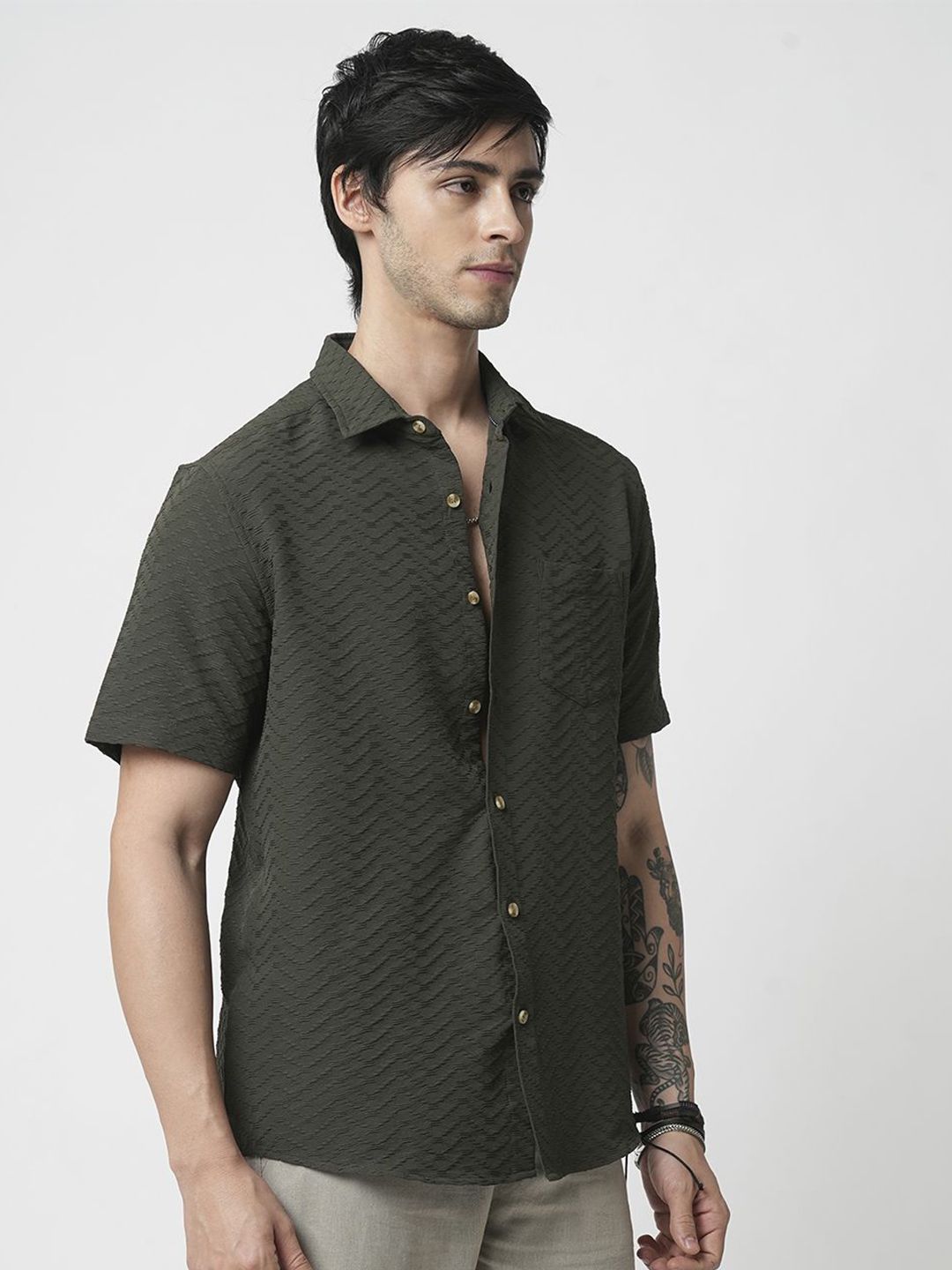 VASTRADO Men Classic Spread Collar Solid Slim Fit Casual Shirt