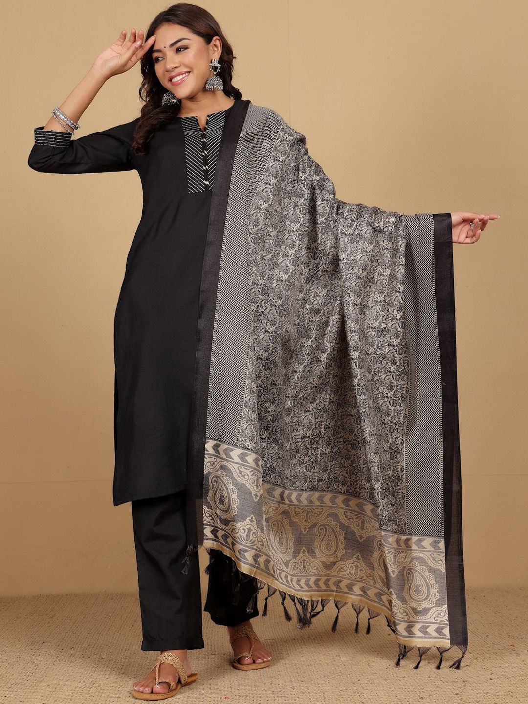 Varanga Thread Work Notch Neck Straight Kurta With Trousers And Dupatta