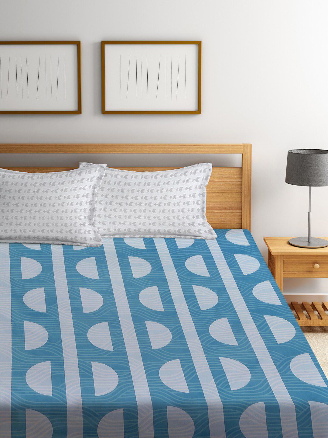 KLOTTHE Blue & White Geometric Printed 300 TC King Bedsheet With 2 Pillow Covers
