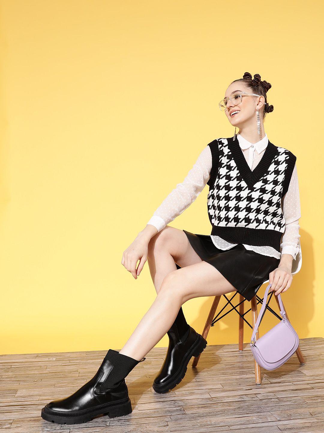SASSAFRAS Women Black & White Houndstooth Design Sweater Vest