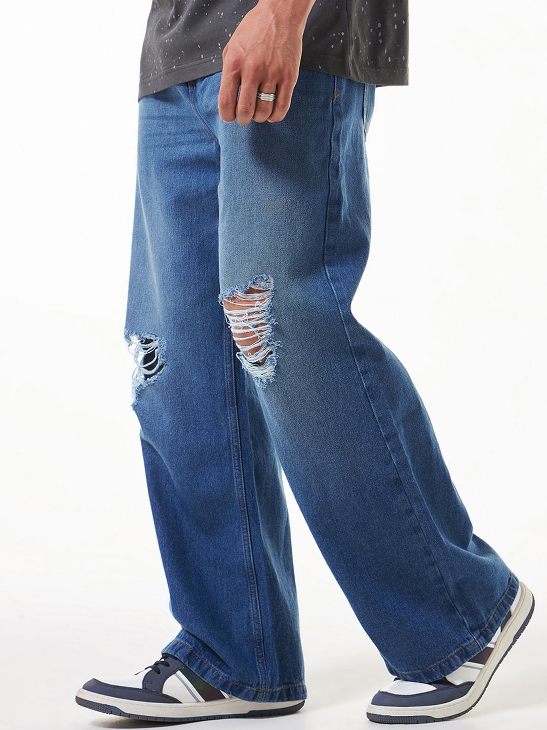 Bewakoof Men Blue Baggy Fit Light Fade Mildly Distressed Pure Cotton Jeans