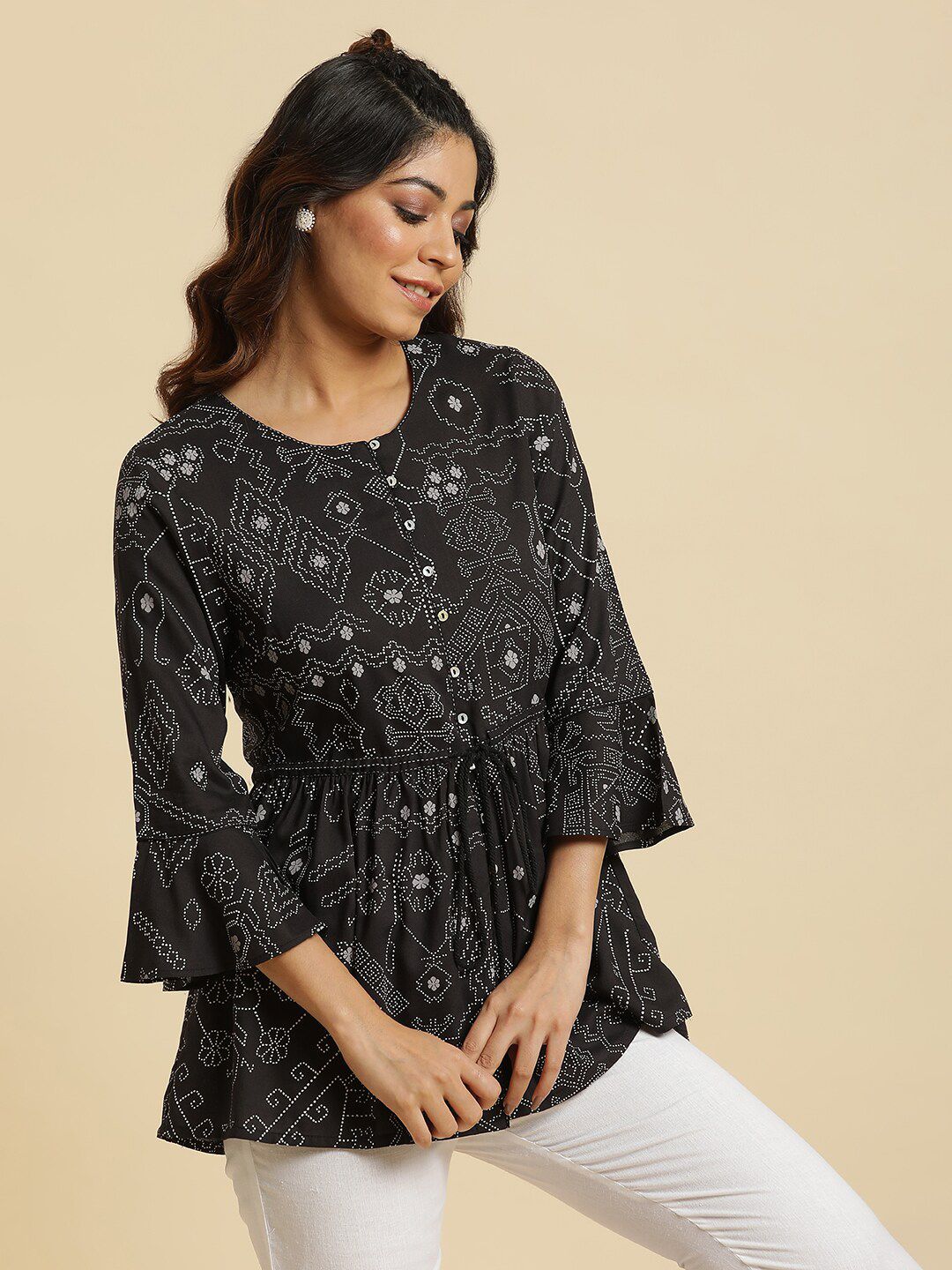 W  Floral Printed Round Neck Regular Top