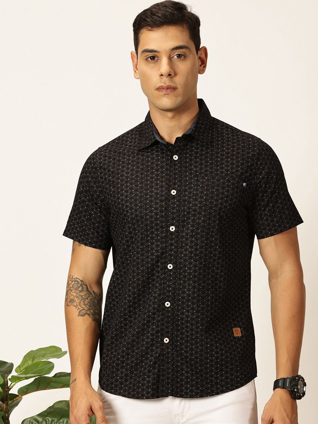 Thomas Scott Men Premium Spread Collar Conversational Printed Cotton Slim Fit Casual Shirt