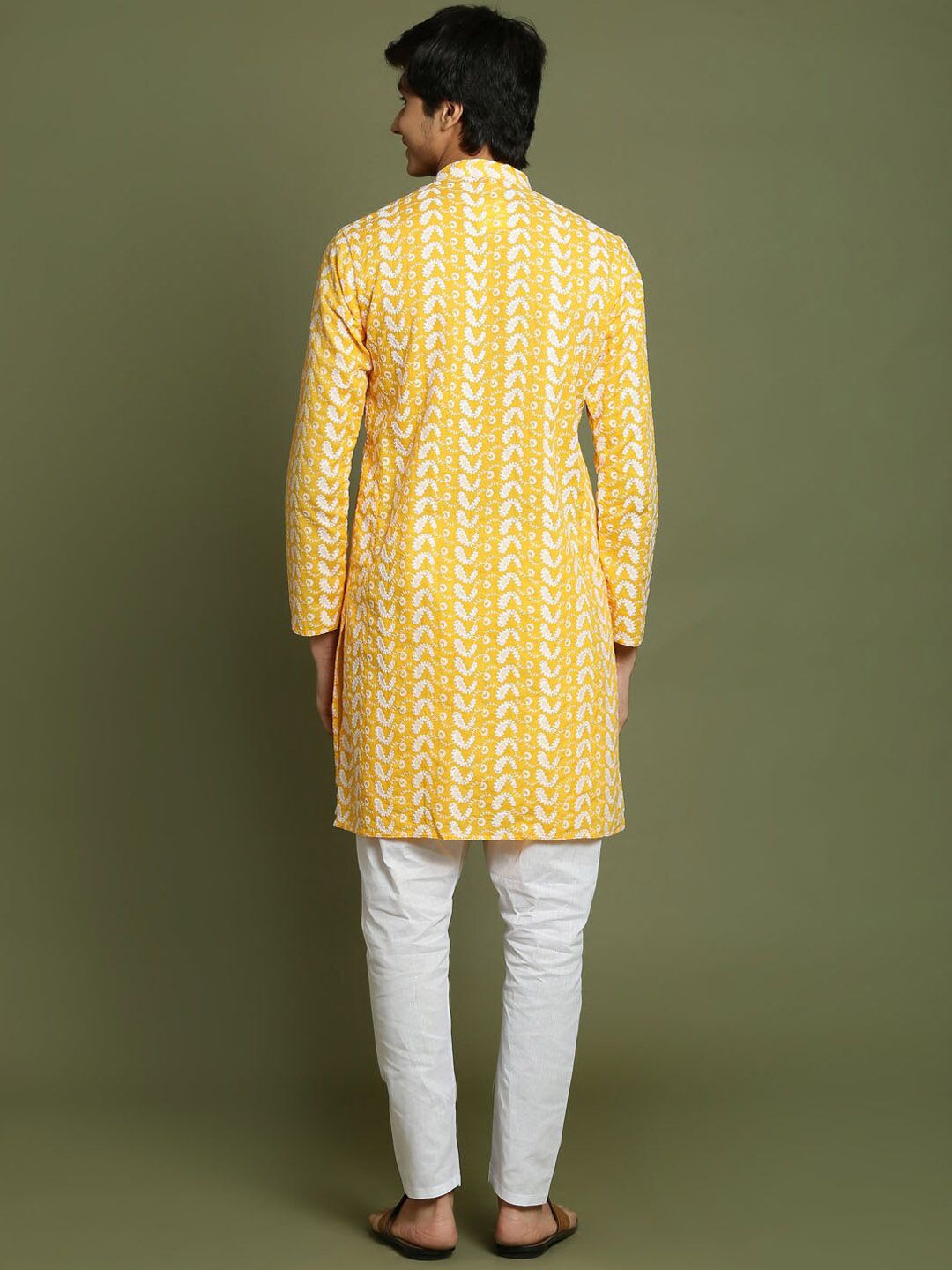 VASTRAMAY Boys Embroidered Regular Chikankari Pure Cotton Kurta With Pyjamas