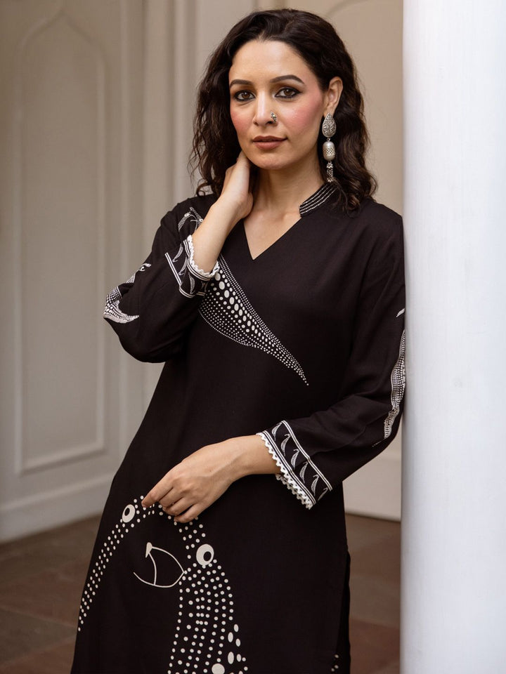 Indo Era Floral Printed Mandarin Collar Straight Kurta With Trousers