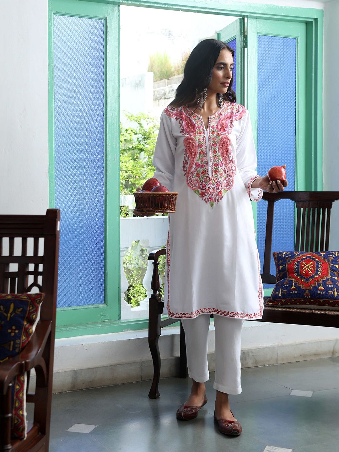 House of Chikankari Women White Cotton Aari Sulam Kurta