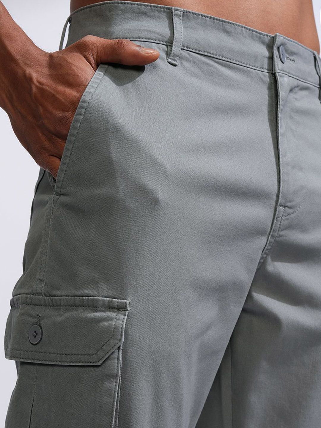 HIGHLANDER Men Mid-Rise Flat-Front Straight Fit Cargos Trousers