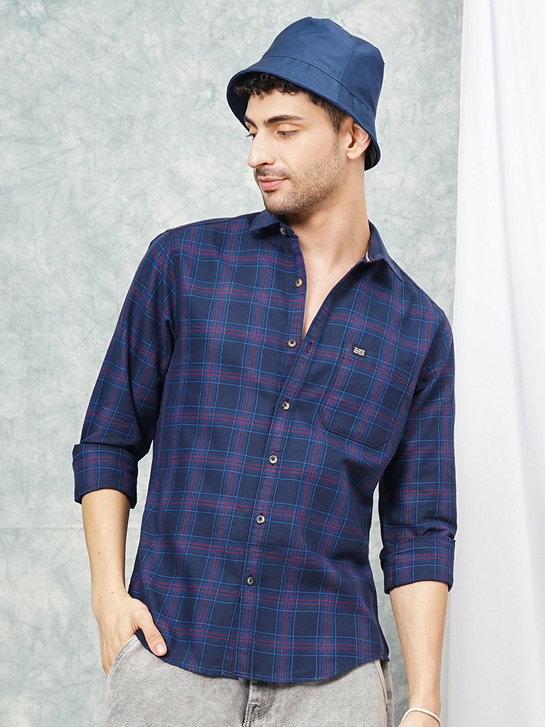 The Indian Garage Co Men Navy Blue  Red Slim Fit Checked Casual Shirt