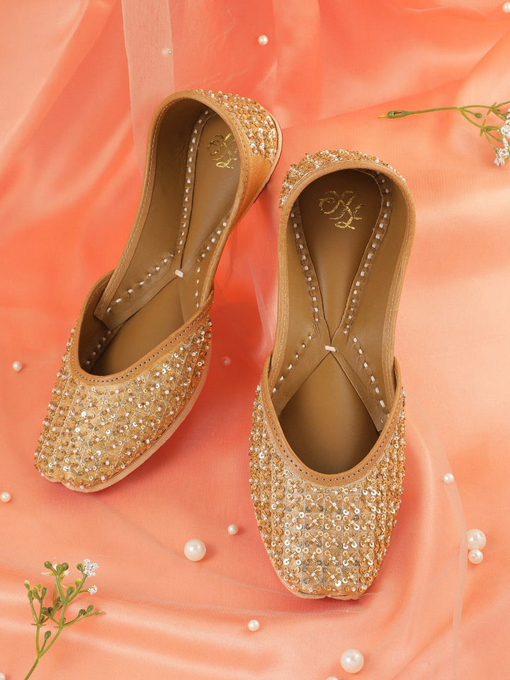 House of Pataudi Women Embellished Ethnic Mojaris