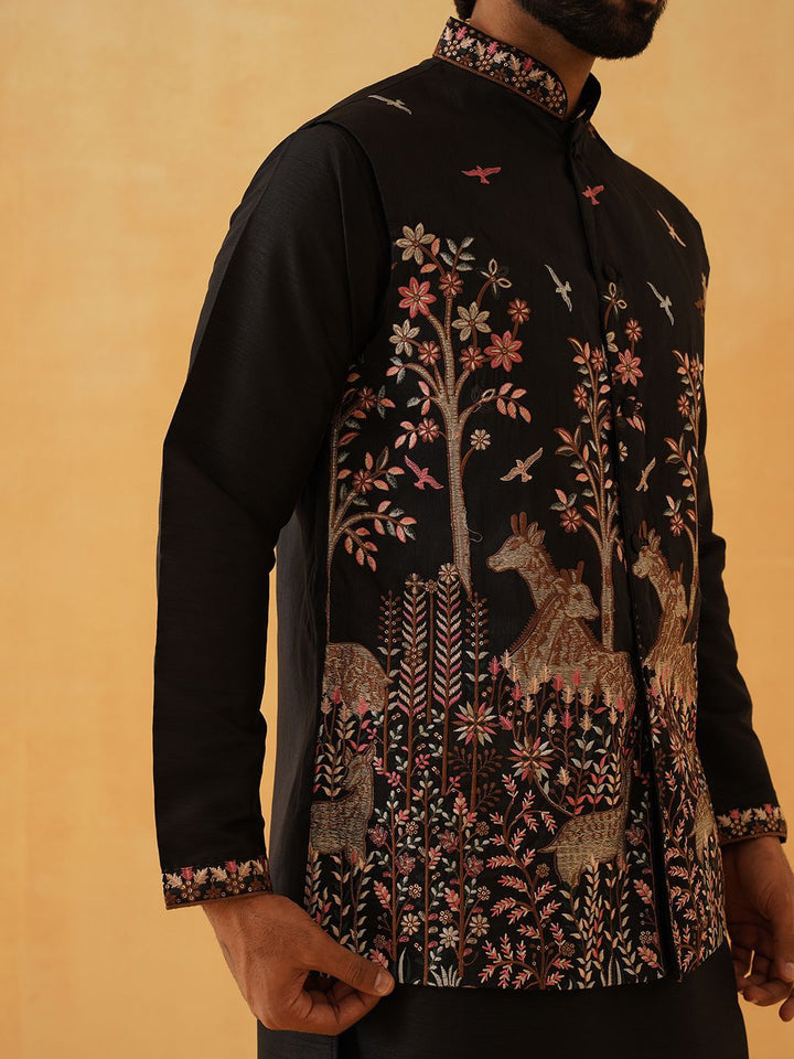 SOJANYA LUXE Thread Work Silk Cotton Straight Kurta dengan Piyama & Jaket Nehru
