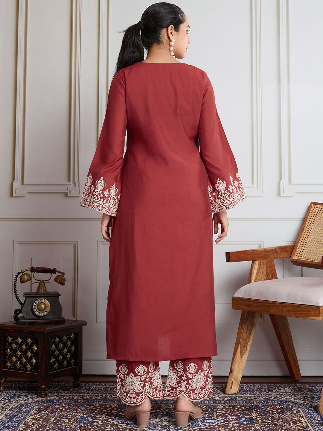 House of Pataudi Floral Embroidered Flared Sleeves Round Neck Straight Kurta With Trouser