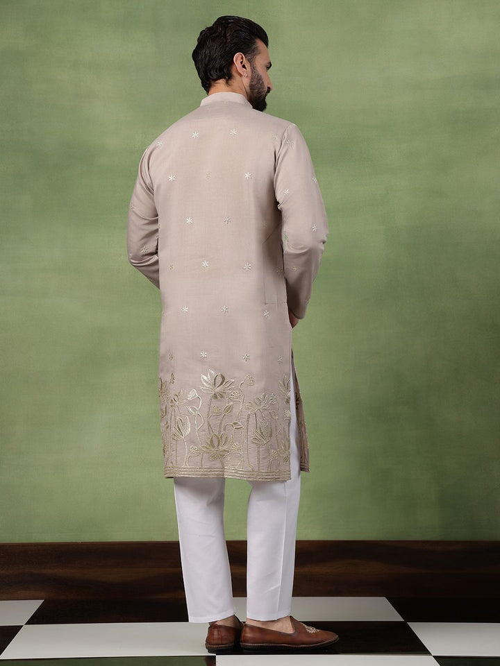 SOJANYA Men Floral Embroidered Kurta
