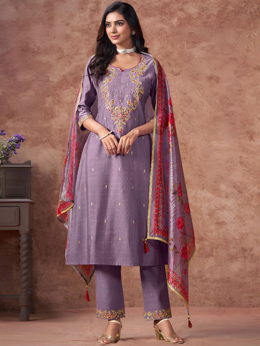 Varanga Women Floral Embroidered Regular Kurta with Trousers & With Dupatta