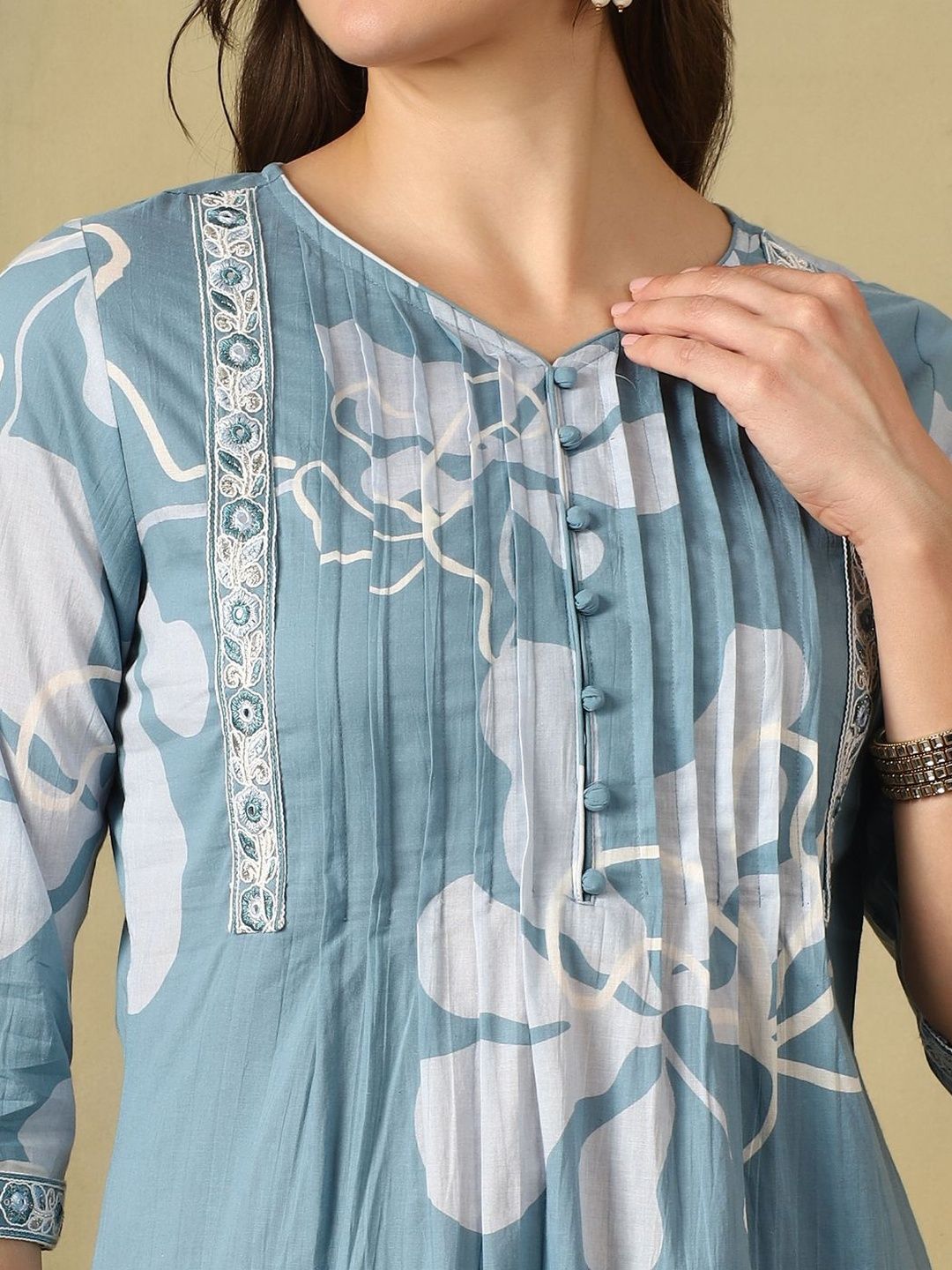Mamicha Women Floral Printed Pleated Thread Work Pure Cotton Kurta with Trousers & With Dupatta