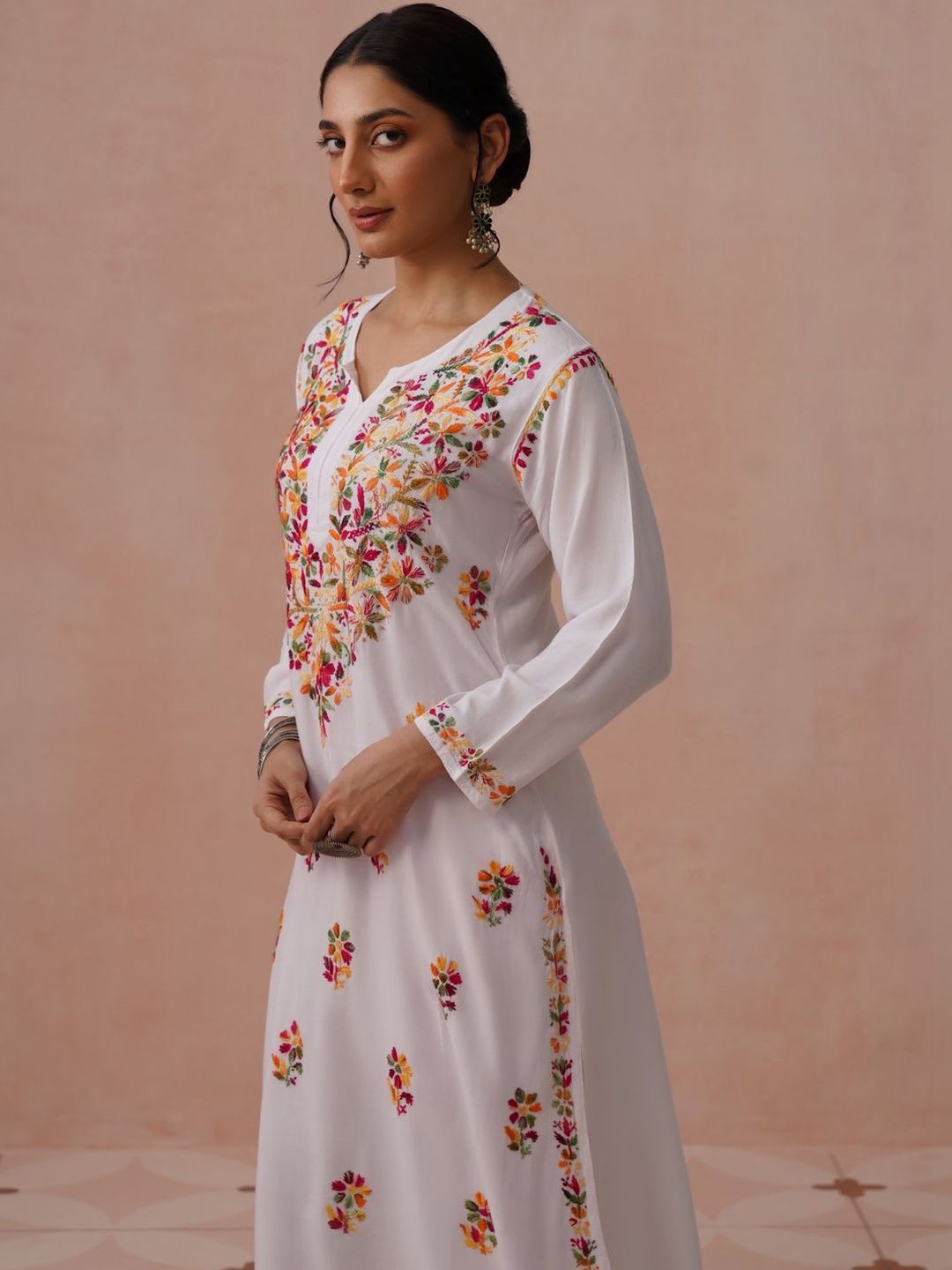 Rumah Chikankari Dihiasi Viscose Rayon Kurta Panjang Betis Lurus