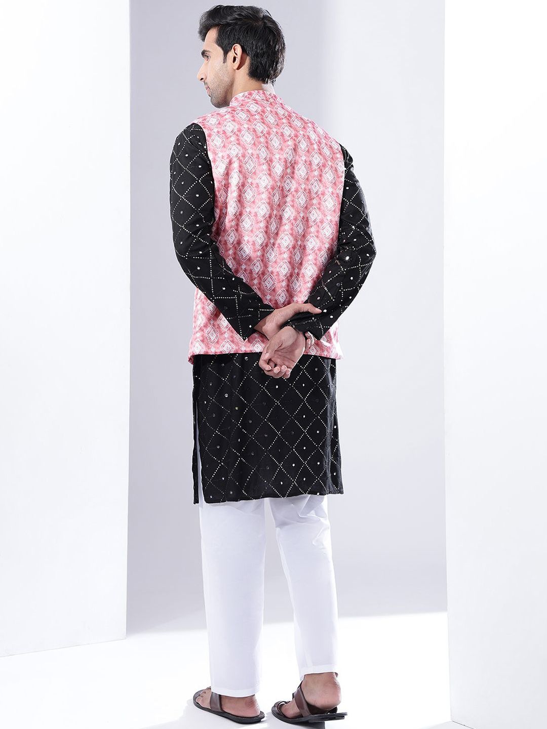Kurta Kapas Sulam Geometri Lelaki Anouk Dengan Piyama & Jaket Nehru Coral Bercetak
