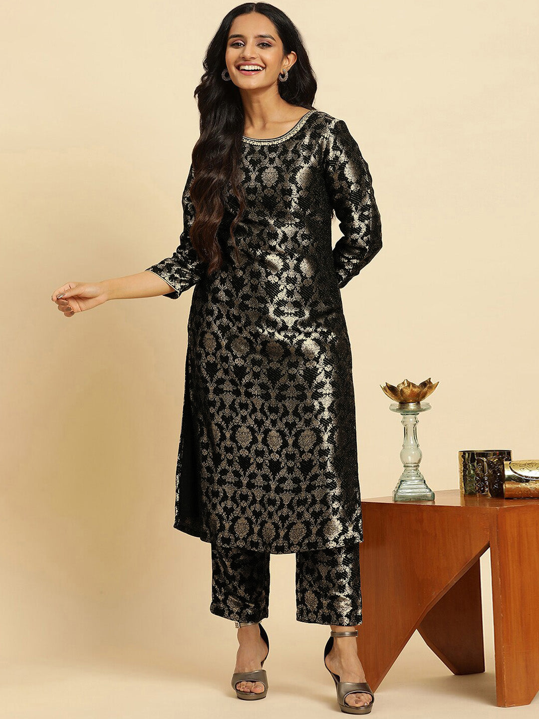 W Motif Etnik Tenunan Rekaan Kurta Biasa dengan Seluar