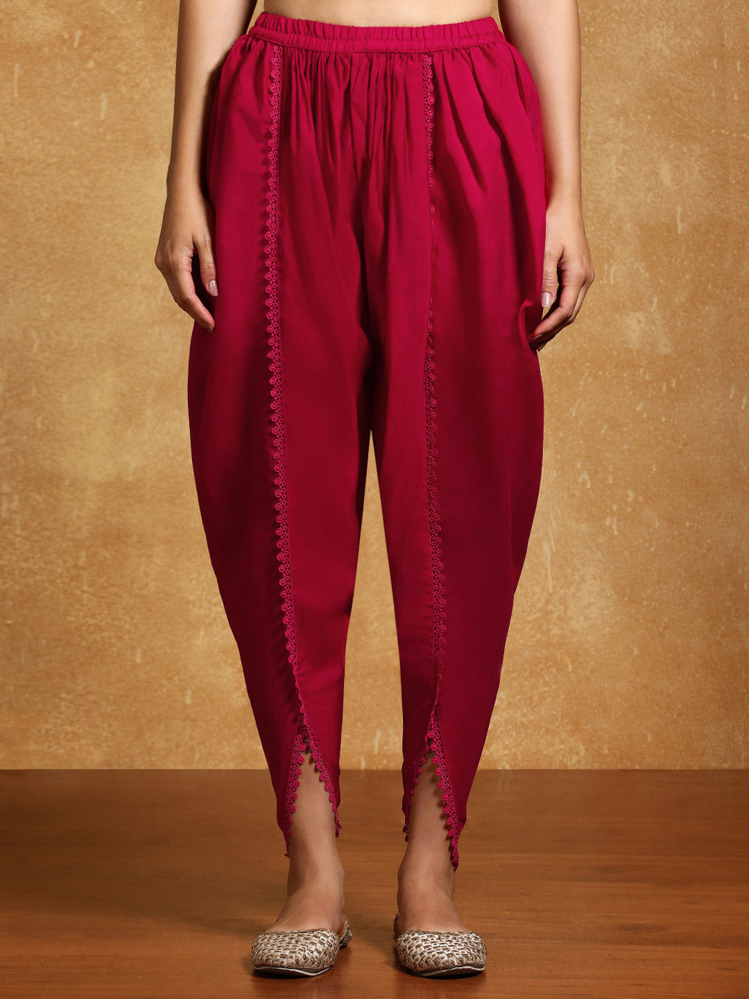 Varanga Women Floral Embroidered Regular Kurta with Trousers & With Dupatta