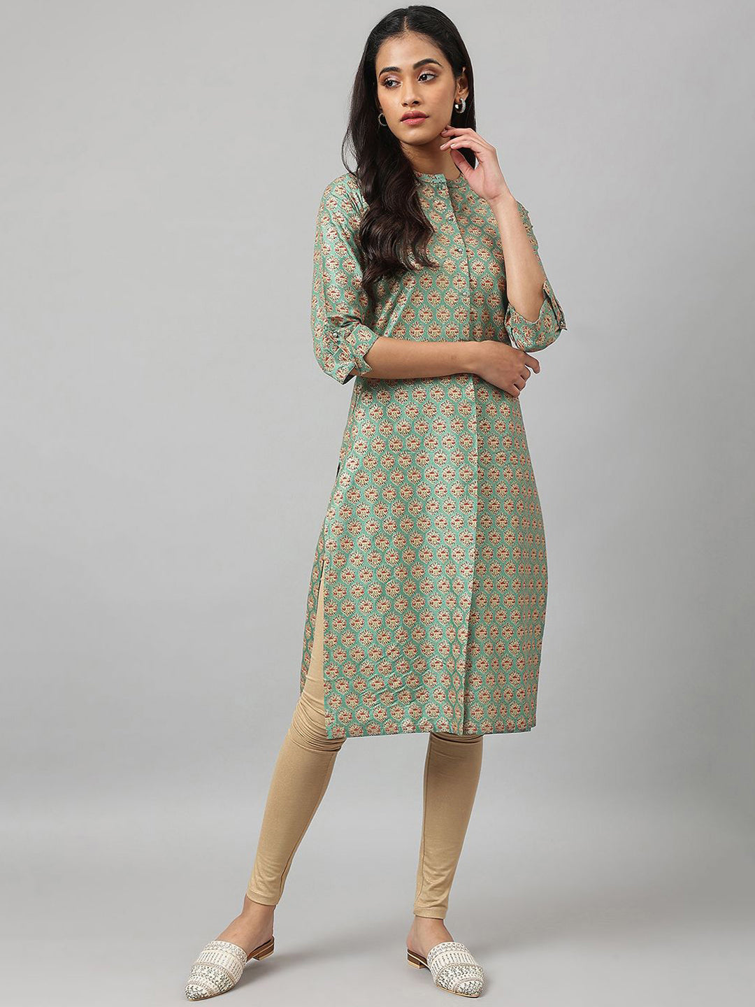W Floral Printed Mandarin Collar Roll-Up Sleeves Straight Kurta
