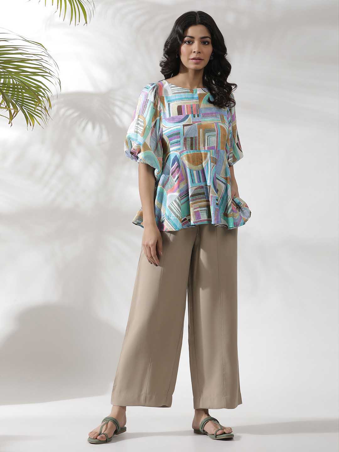 W Geometric Printed Puffed Sleeves Top