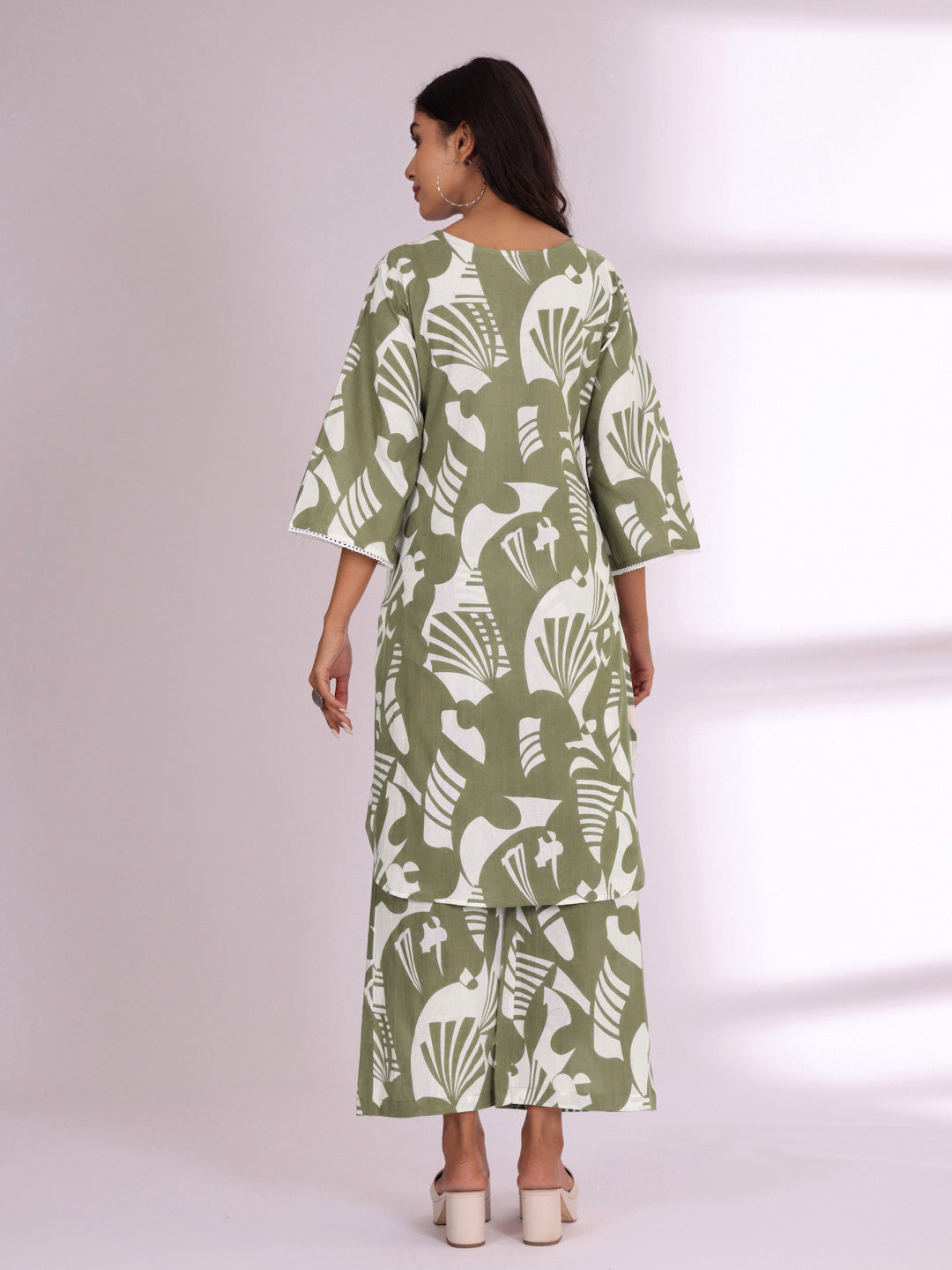 Varanga Floral Printed V-Neck Pure Cotton Straight Kurta dengan seluar