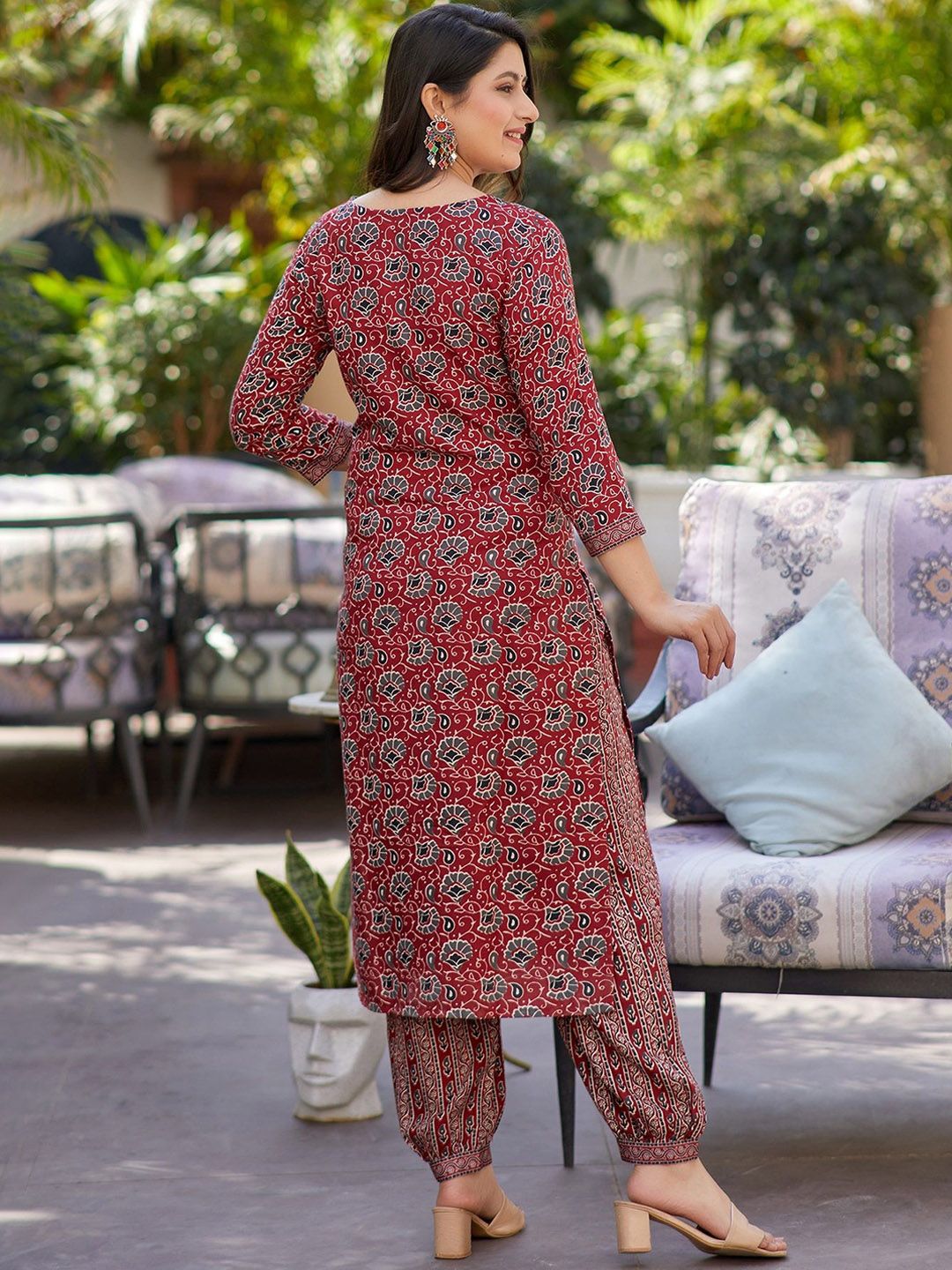 KALINI Women Floral Printed Regular Thread Work Kurta with Trousers & With Dupatta