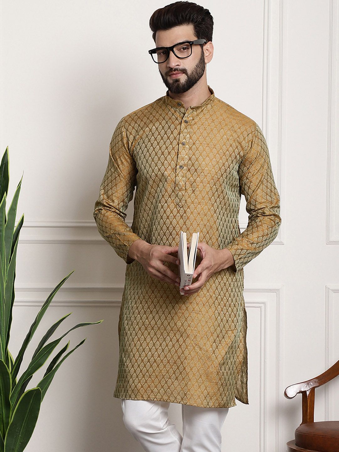 SOJANYA Golden Jacquard Mandarin Collar Kurta