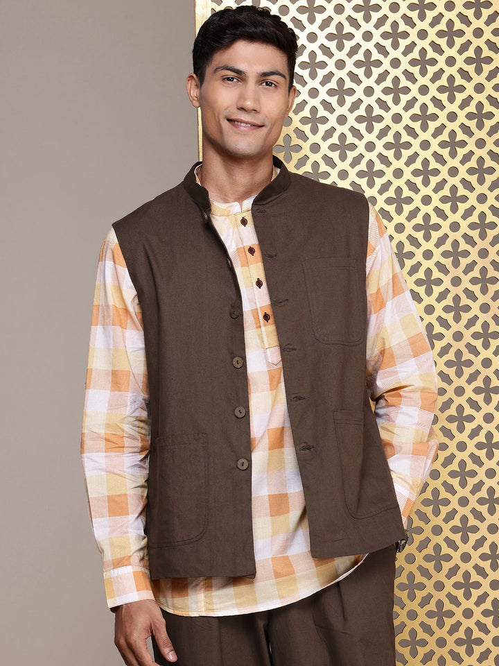 House of Pataudi Men Jashn Pure Cotton Kurta with Trousers & Jacket