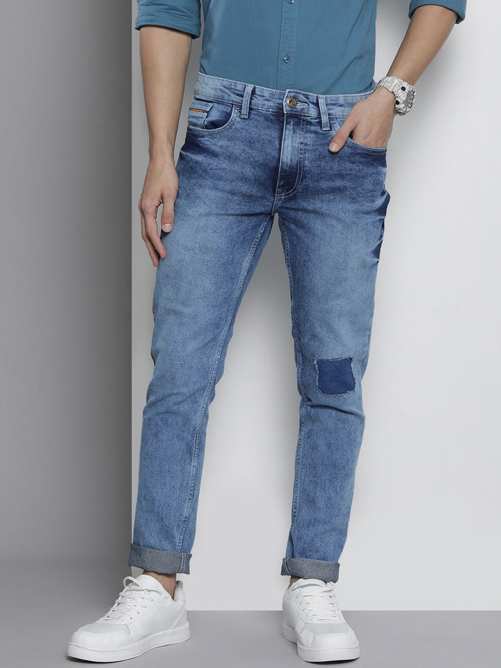 The Indian Garage Co Men Blue Mildly Distressed Light Fade Cropped Stretchable Jeans