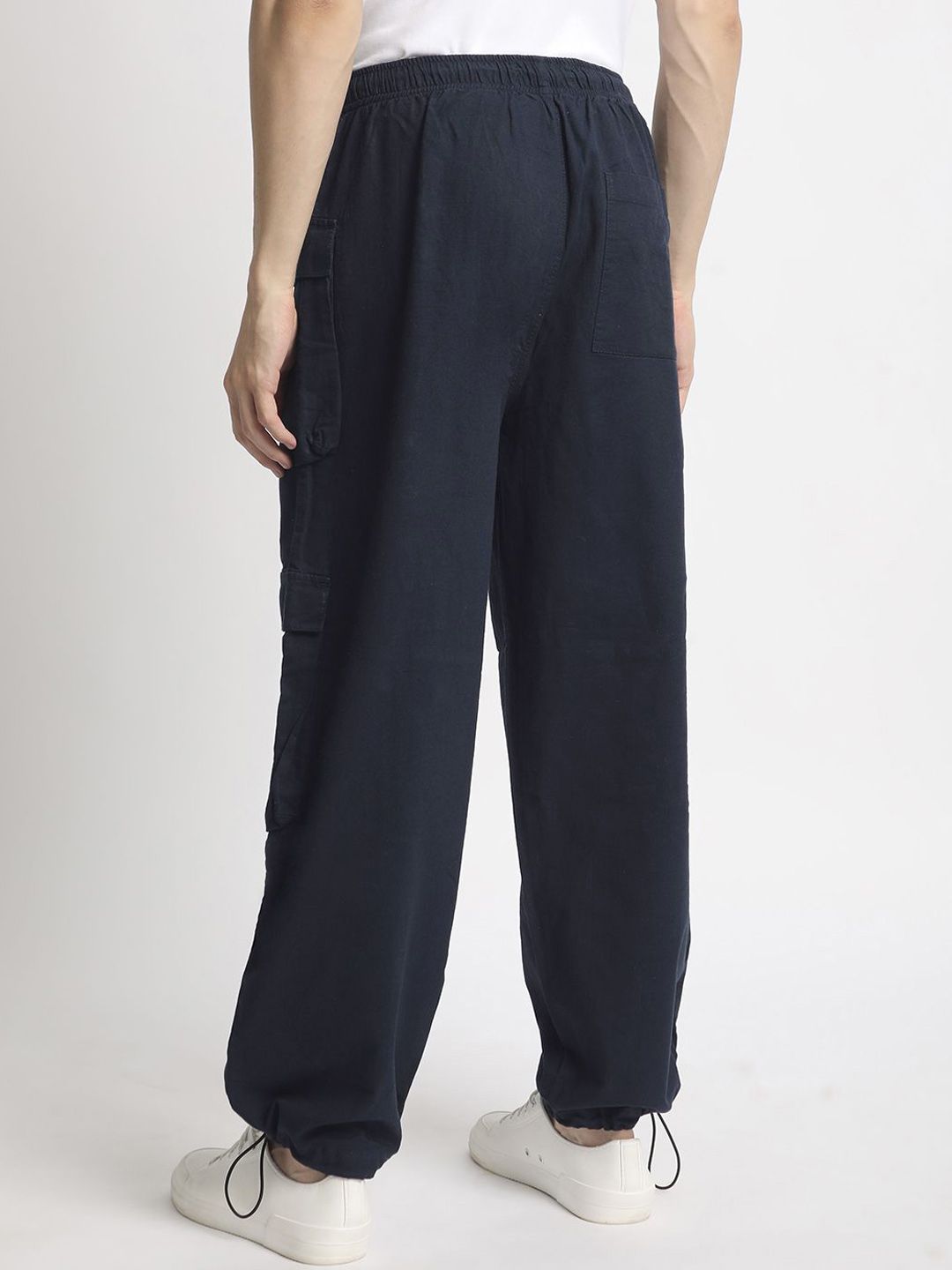 Bene Kleed Men Solid Relaxed Loose Fit Cotton Cargos Trousers