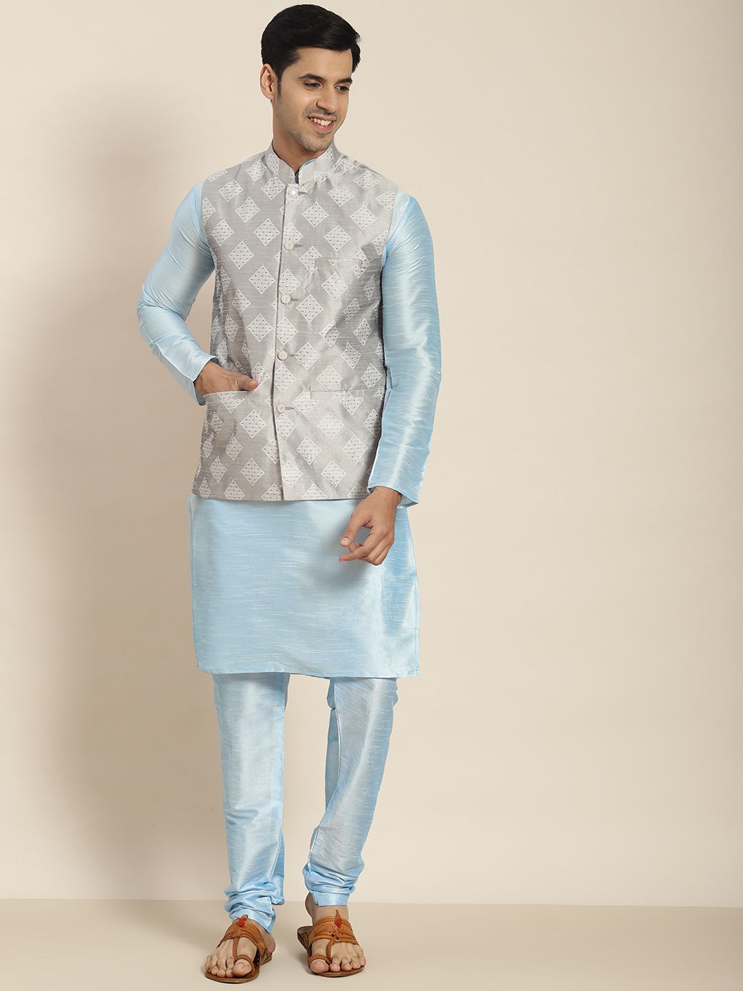 SOJANYA Men Blue Kurta with Churidar