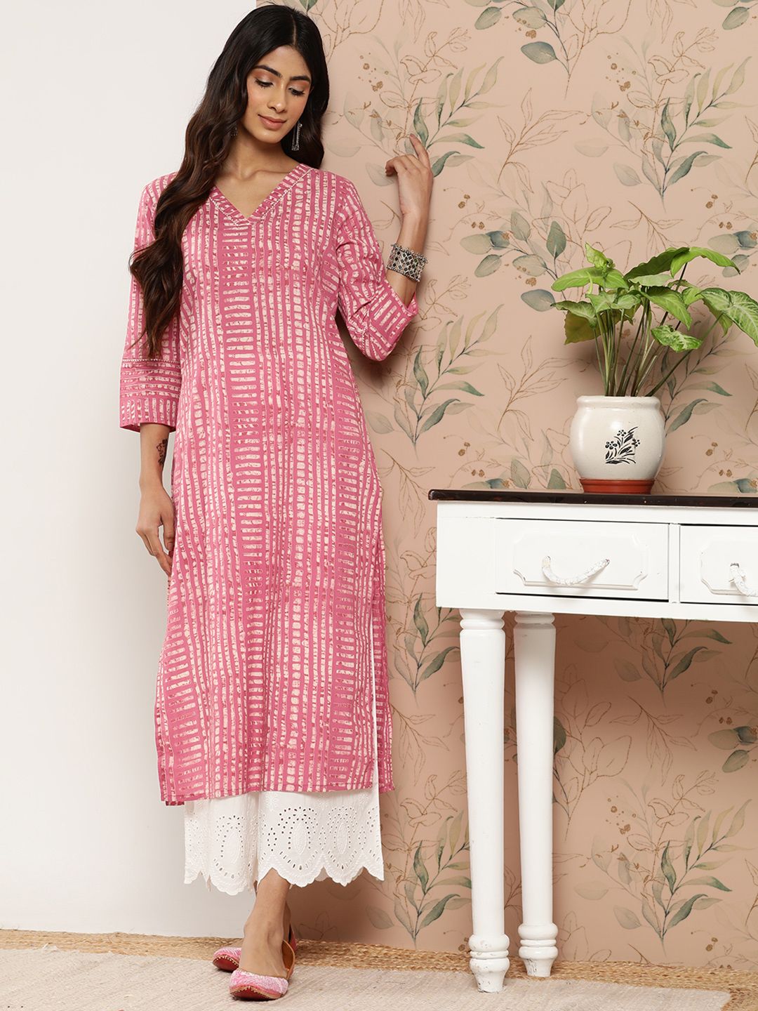 Varanga Women Printed Gotta Patti Pastels Kurta