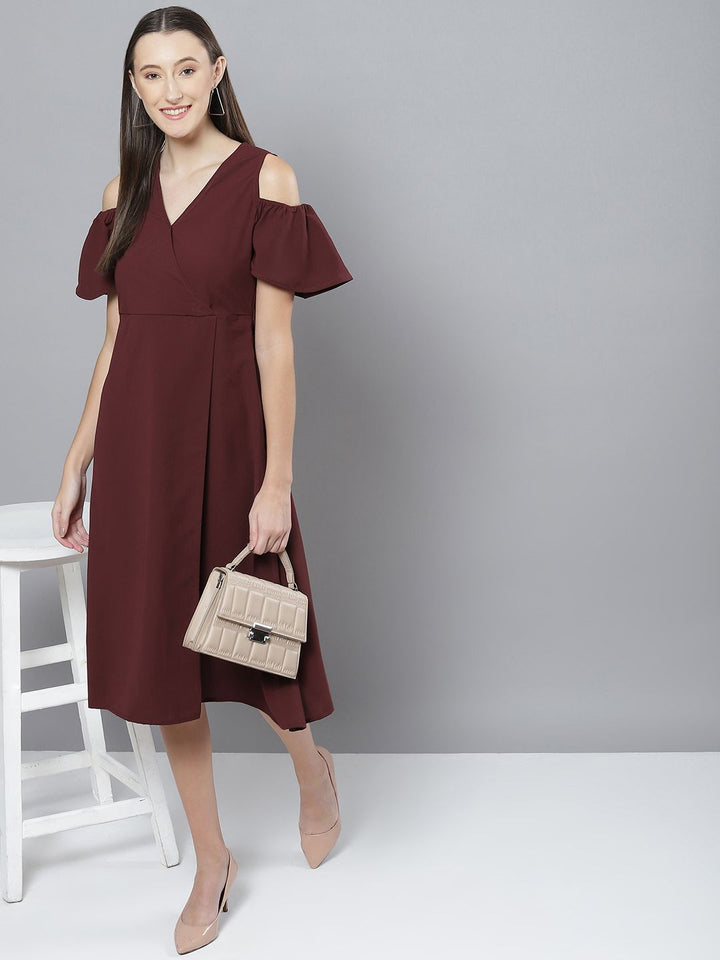 DENNISON Maroon Solid Cold-Shoulder Sleeves Crepe Dress