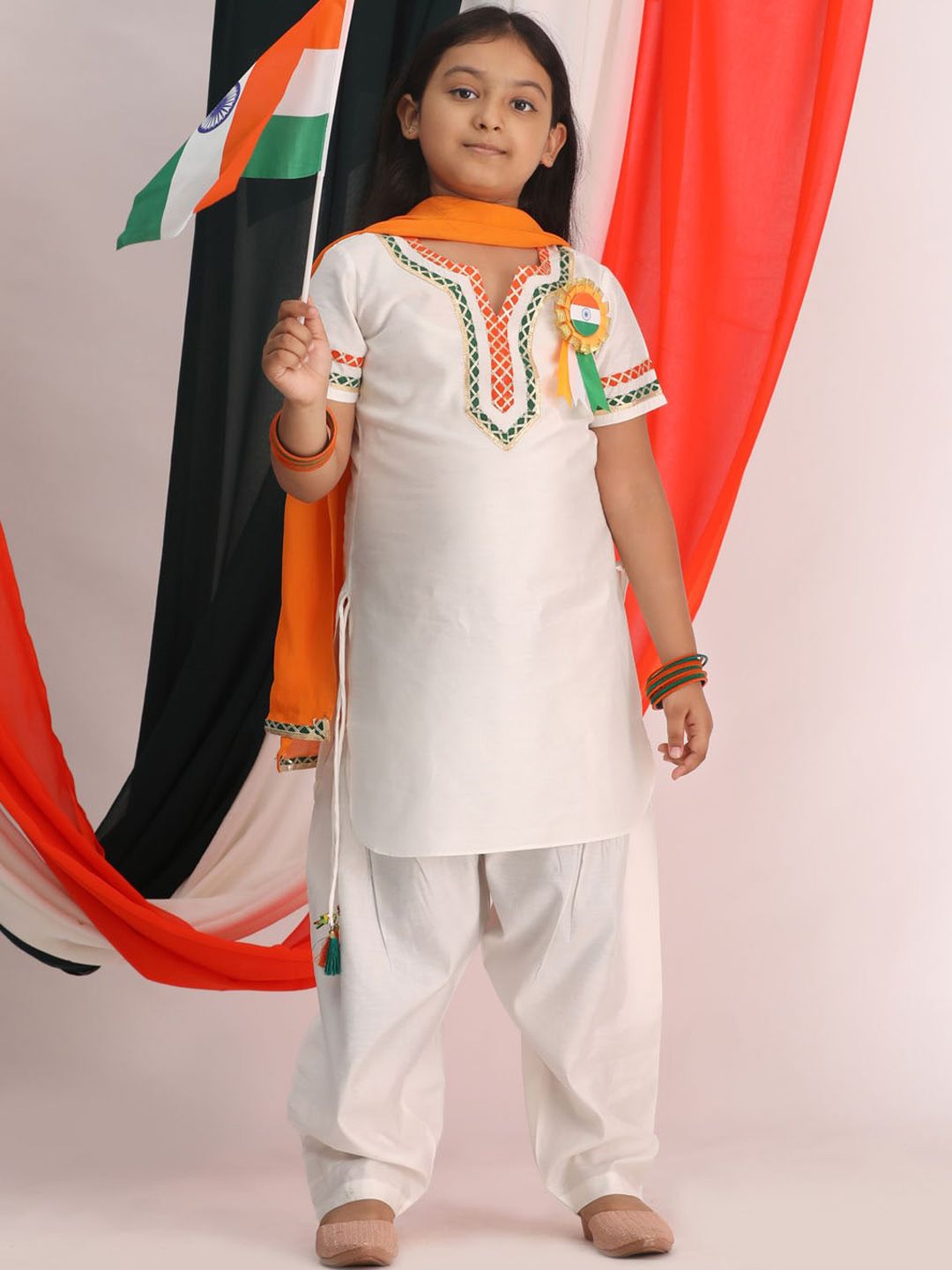 VASTRAMAY Girls Regular Gotta Patti Kurta With Patiala & Dupatta