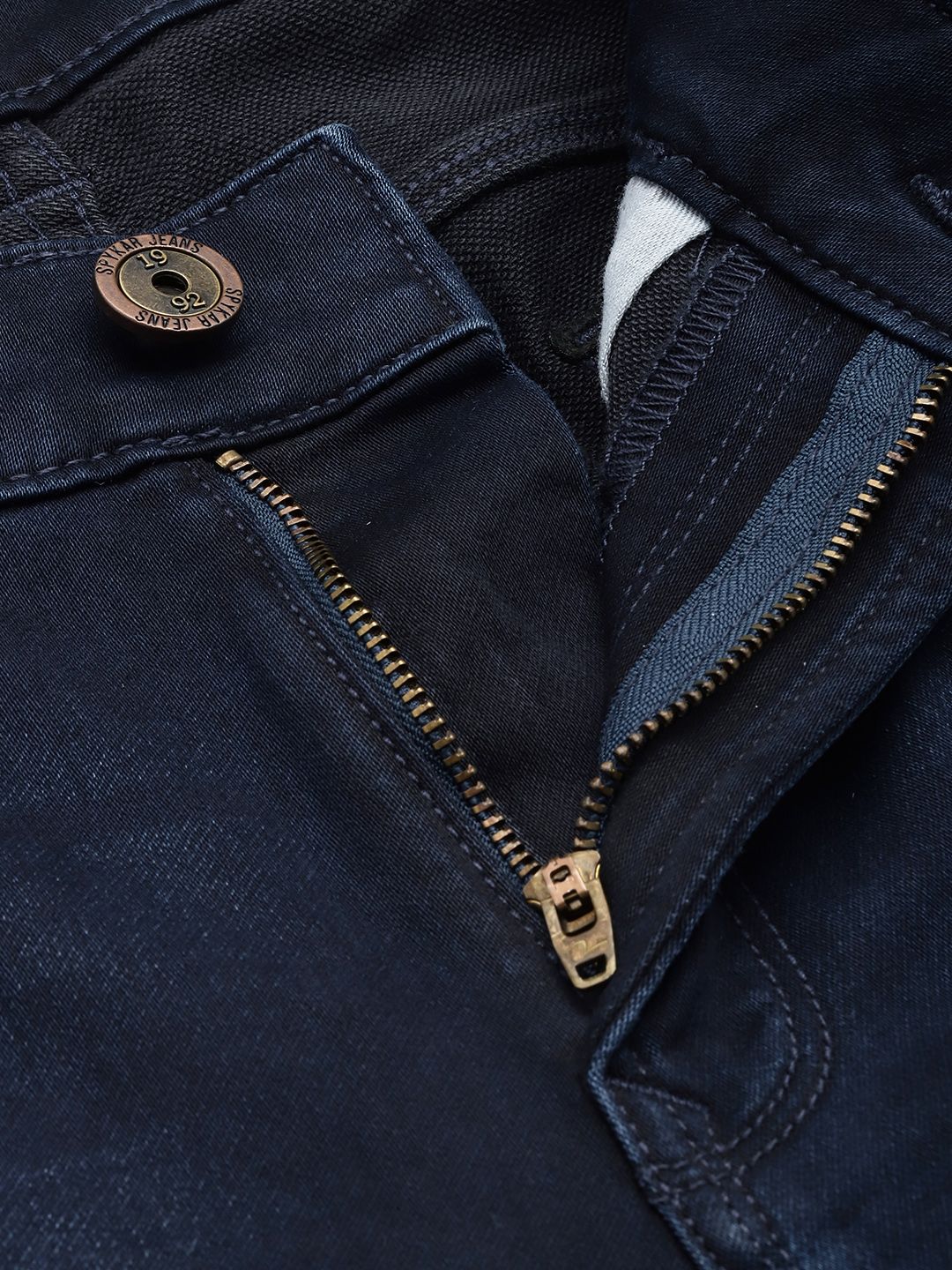 Spykar Men Slim sesuai dengan jeans yang boleh diperbaharui dengan cahaya rendah