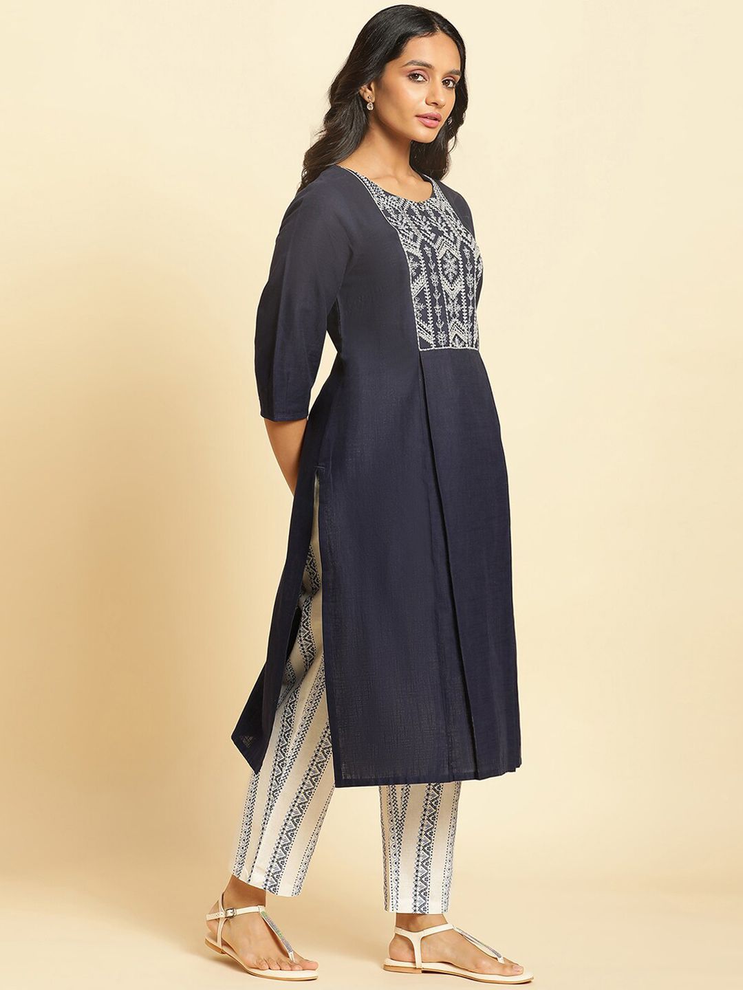 W Ethnic Motifs Yoke Design Thread Work Straight Kurta