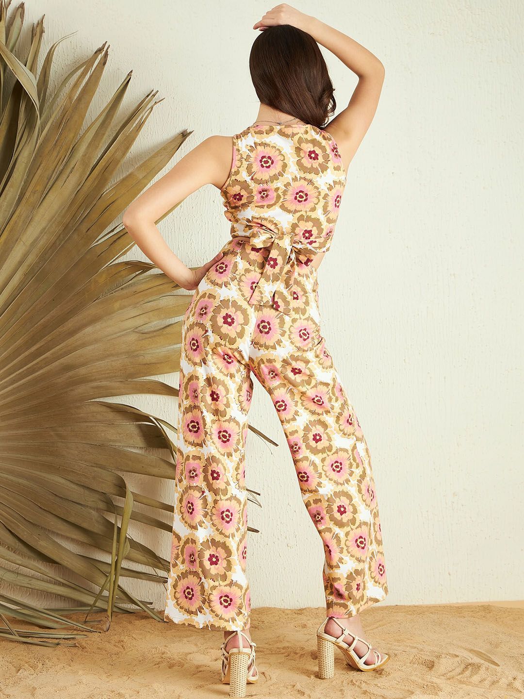 Berrylush White Floral Printed V-Neck Crop Top With Trouser