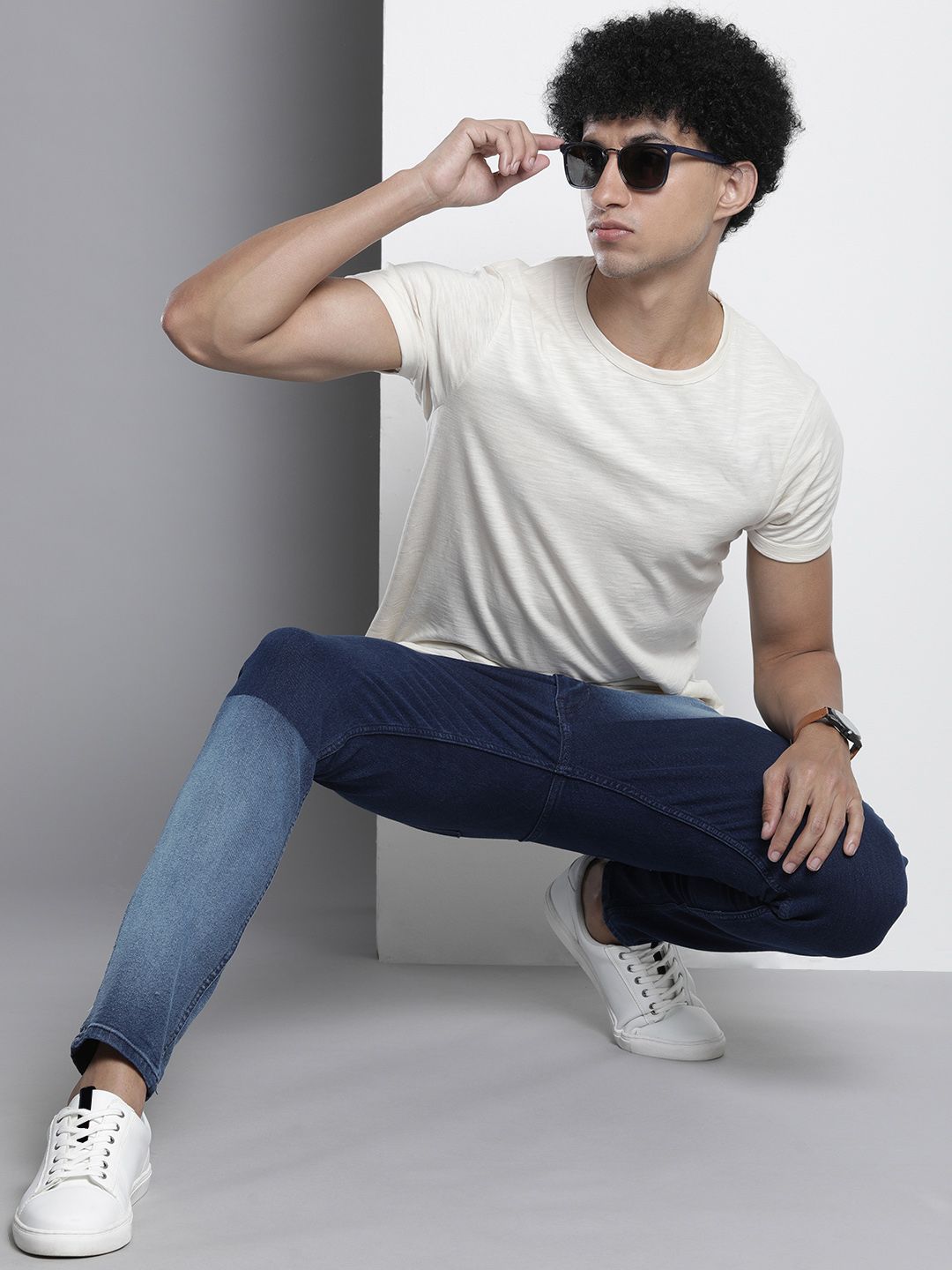 The Indian Garage Co Men Slim Fit Heavy Fade Stretchable Jeans