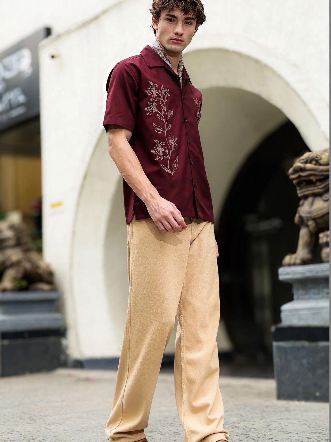Eszett Men Classic Floral Printed Casual Shirt