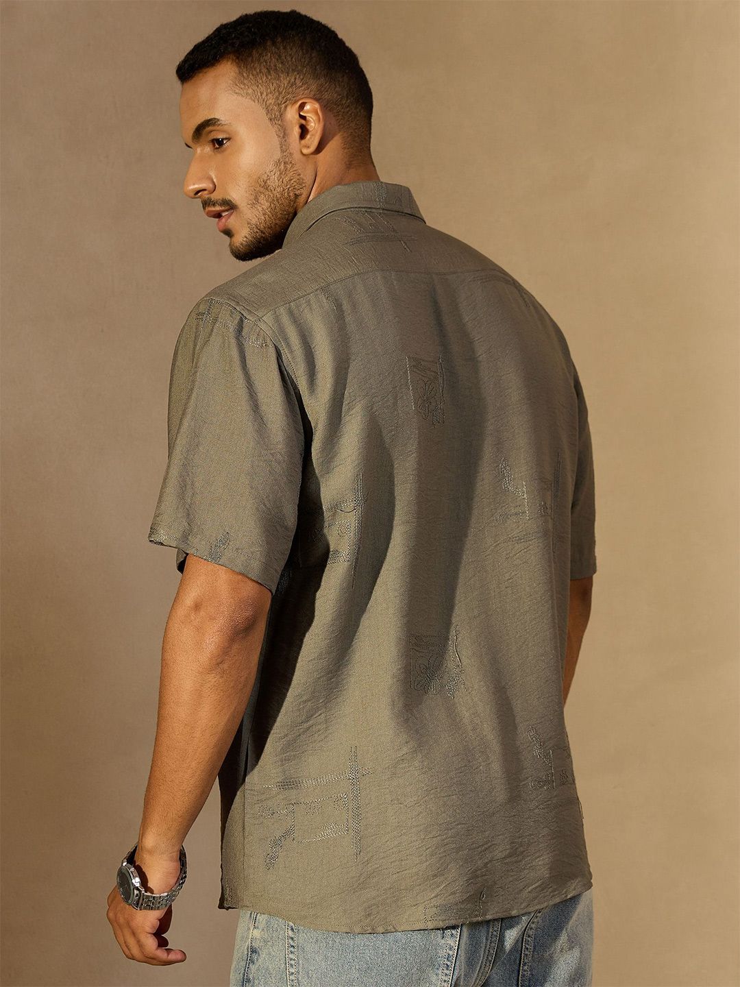 DENNISON Men Solid Oversized Smart Casual Shirt