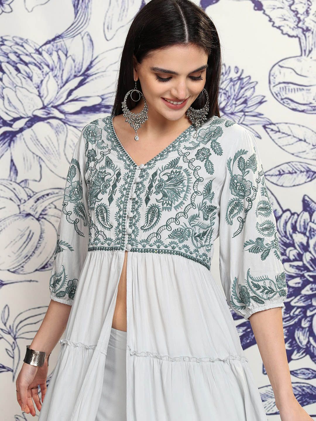 Vishudh Ethnic Motifs Embroidered V-Neck Thread Work Straight Kurta With Trousers