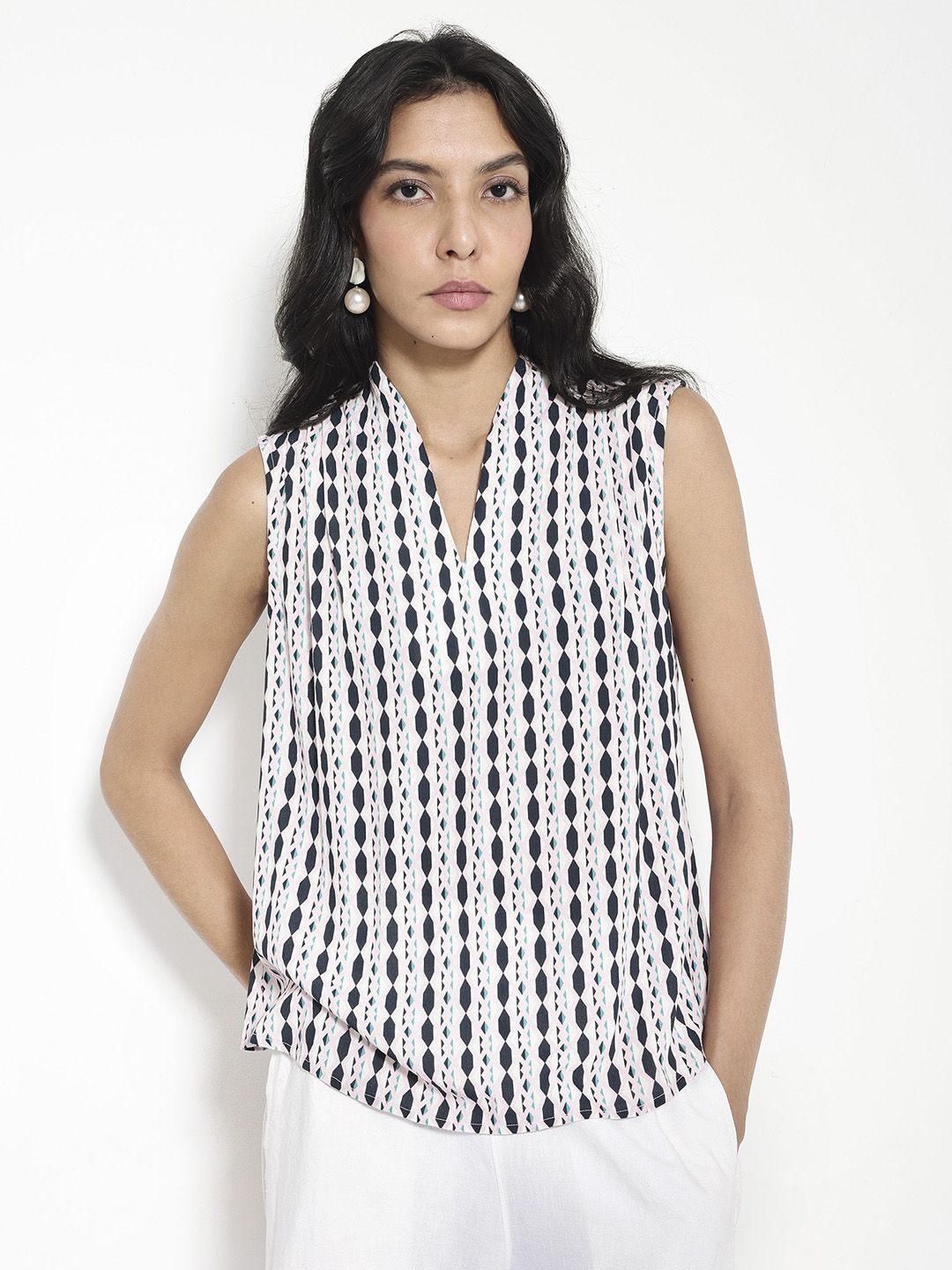 Rareism Geometric Printed V-Neck Cotton Top