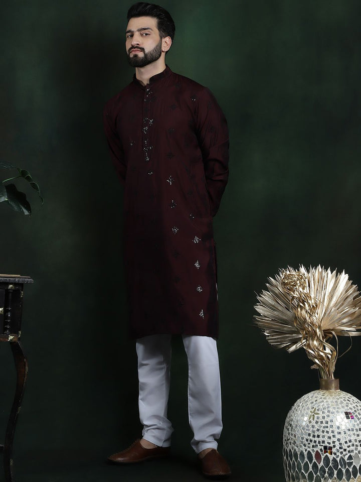SOJANYA Ethnic Motifs Embroidered Mandarin Collar Sequinned Straight Kurta