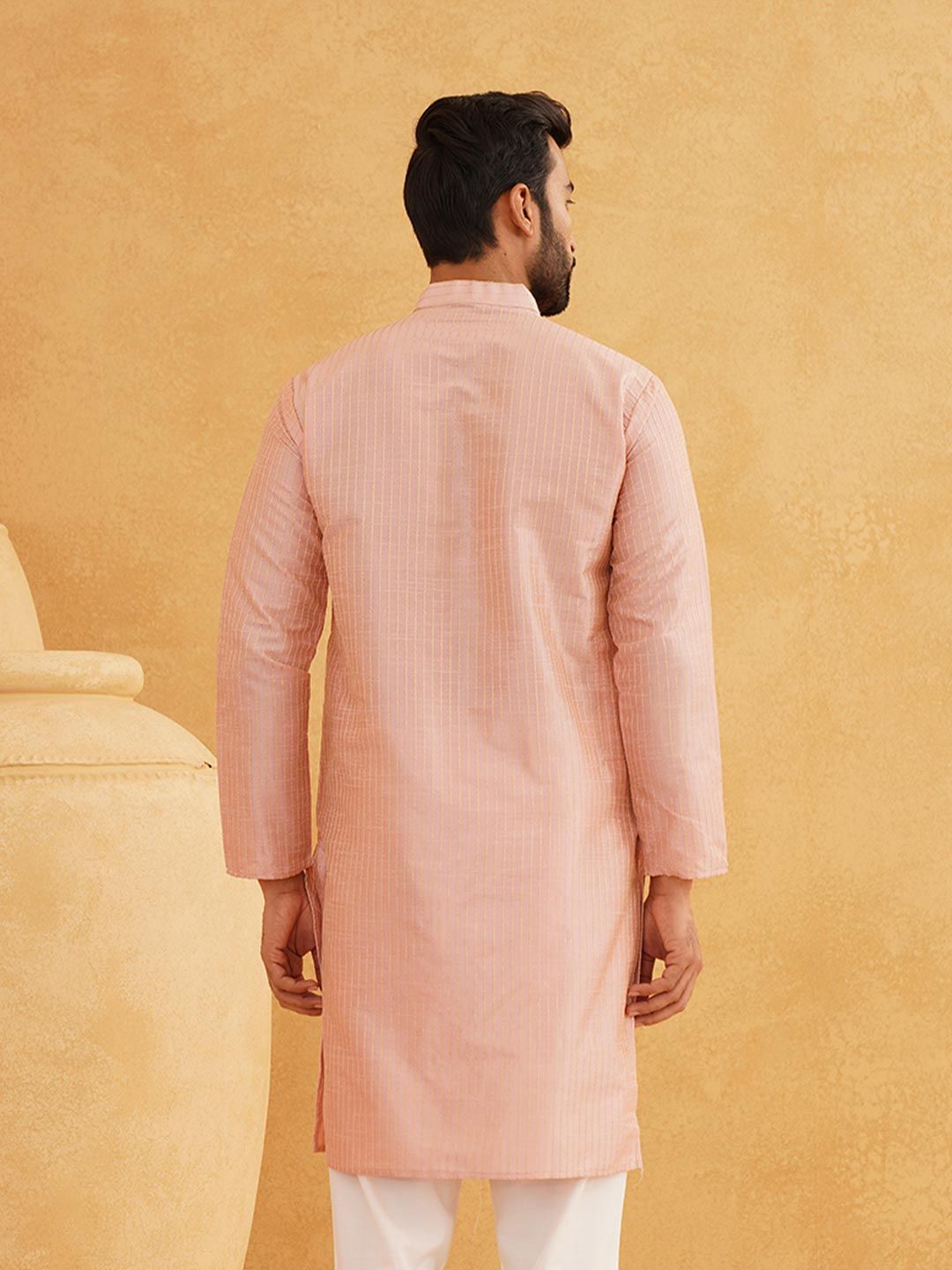 SOJANYA Men Pink & Golden Kurta