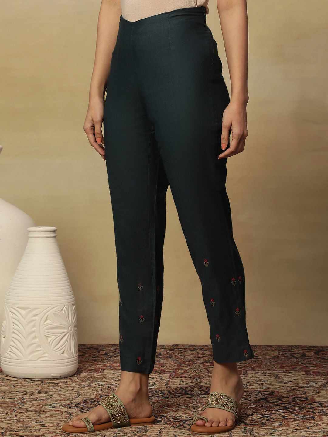 W Women Slim Fit Cropped Ethnic Trouser
